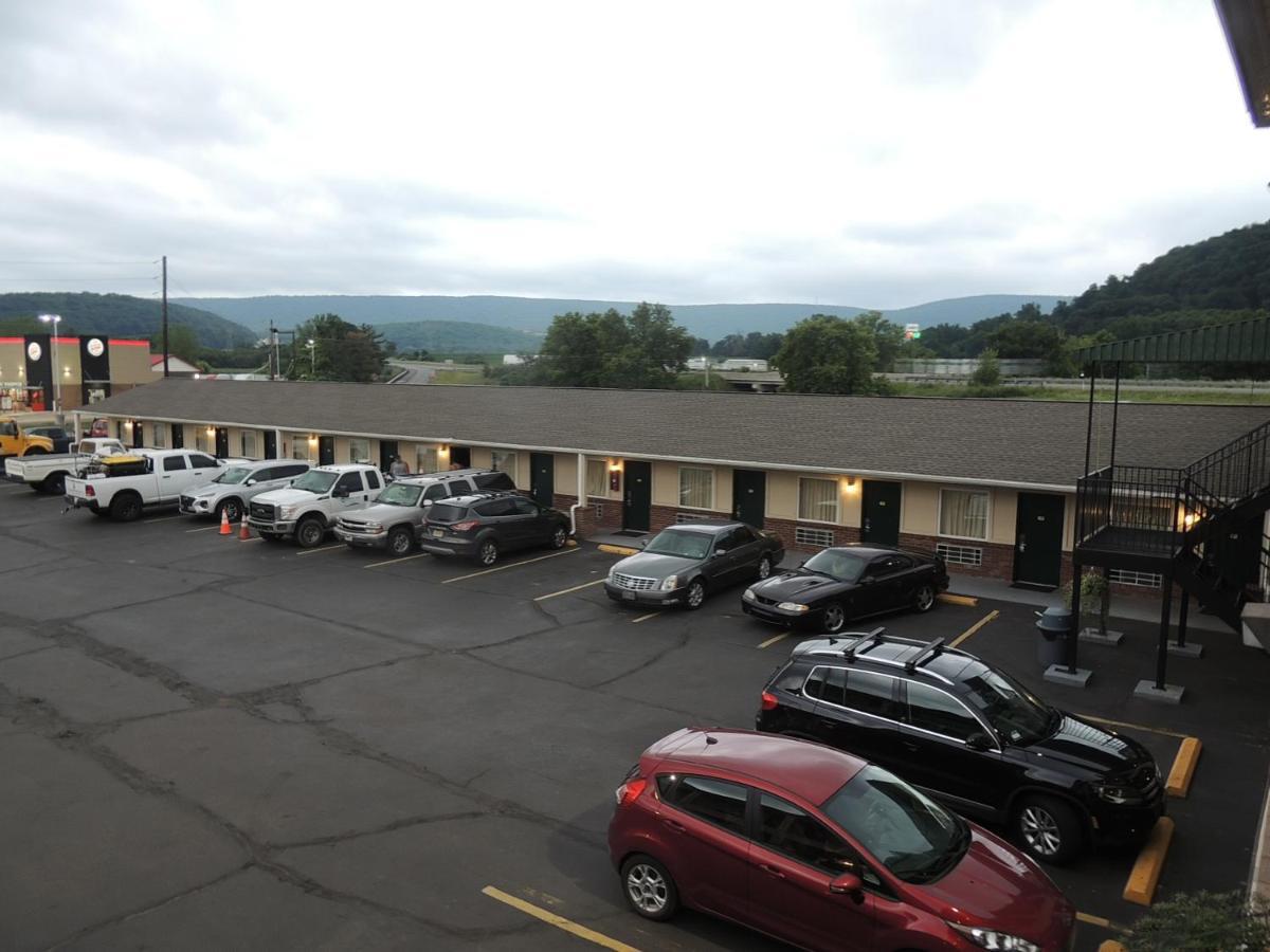 موتيل Mifflinville سوبر 8 باي ويندام ميفينفيل بالقرب من بلومسبورج المظهر الخارجي الصورة