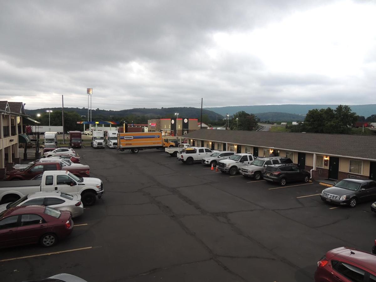 موتيل Mifflinville سوبر 8 باي ويندام ميفينفيل بالقرب من بلومسبورج المظهر الخارجي الصورة